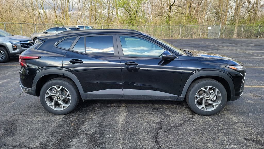 Used 2026 Chevrolet Trax LT image 7
