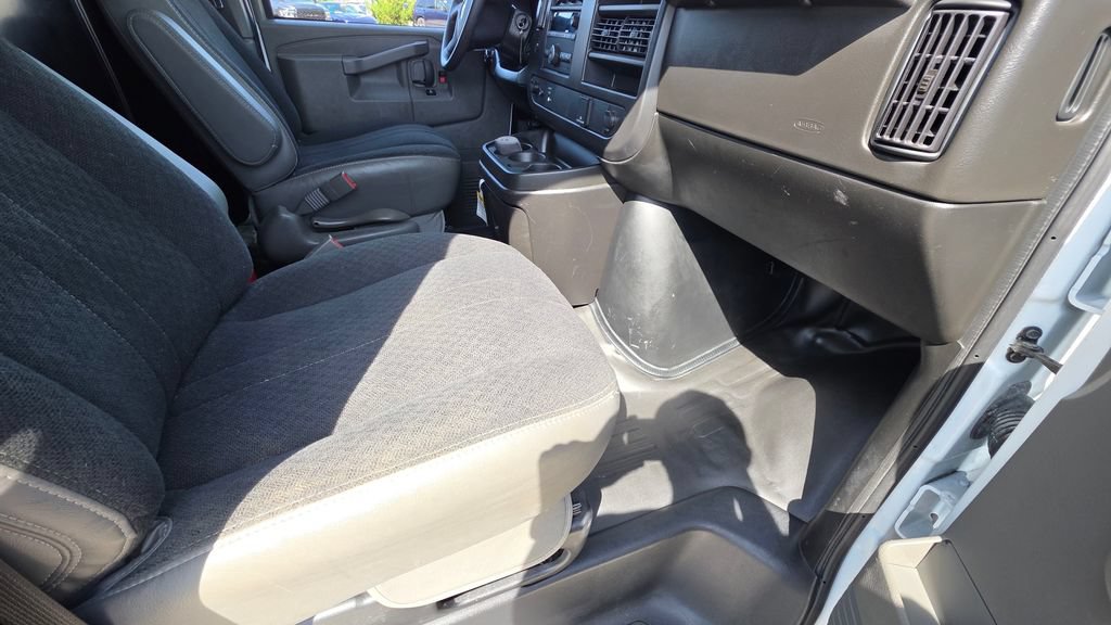 Used 2024 Chevrolet Express 2500 w/ Driver Convenience Package RWD image 12