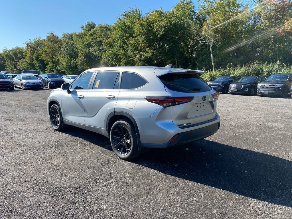 Used 2024 Toyota Highlander LE image 8