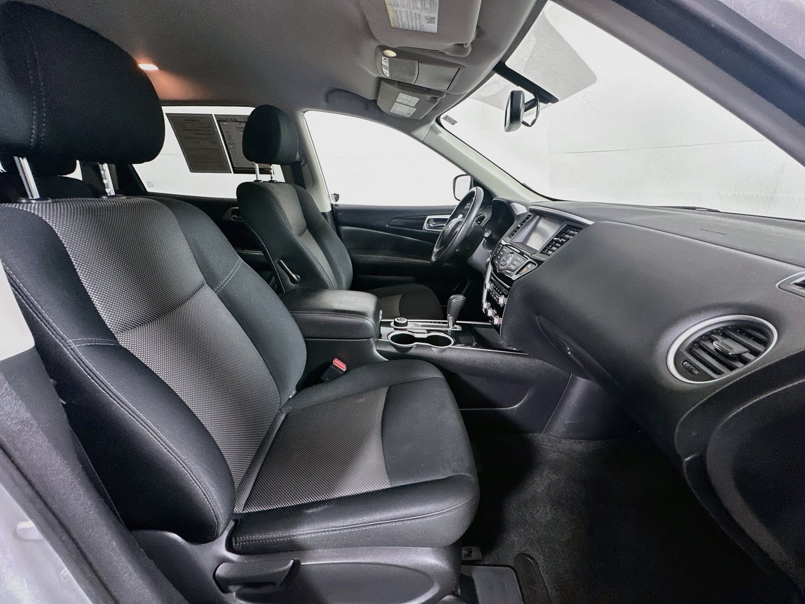 Used 2018 Nissan Pathfinder SV AWD/4WD image 27