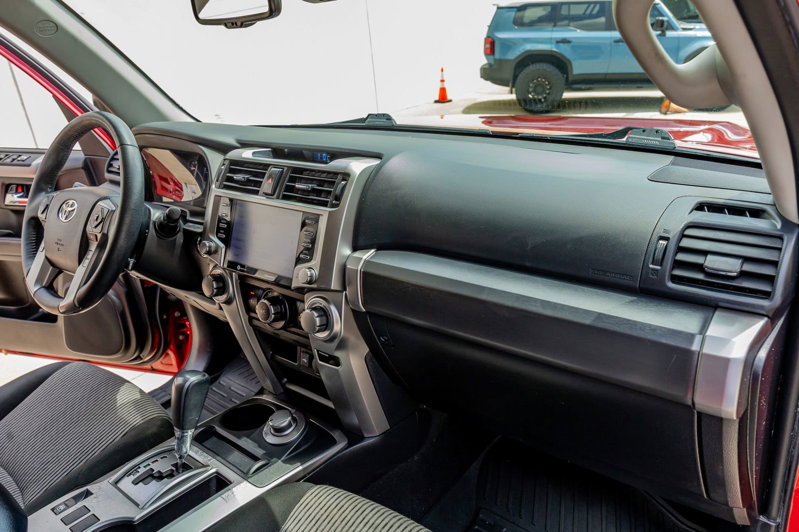 Used 2022 Toyota 4Runner SR5 AWD/4WD image 17