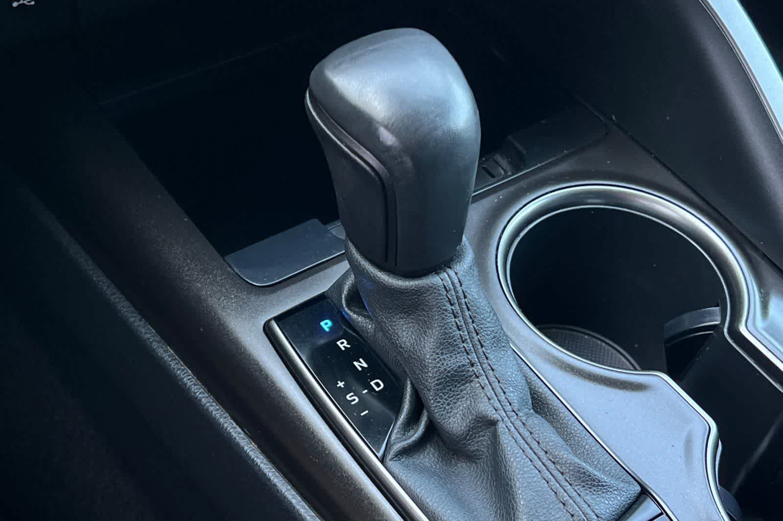Used 2022 Toyota Camry SE w/ Cold Weather Package FWD image 25