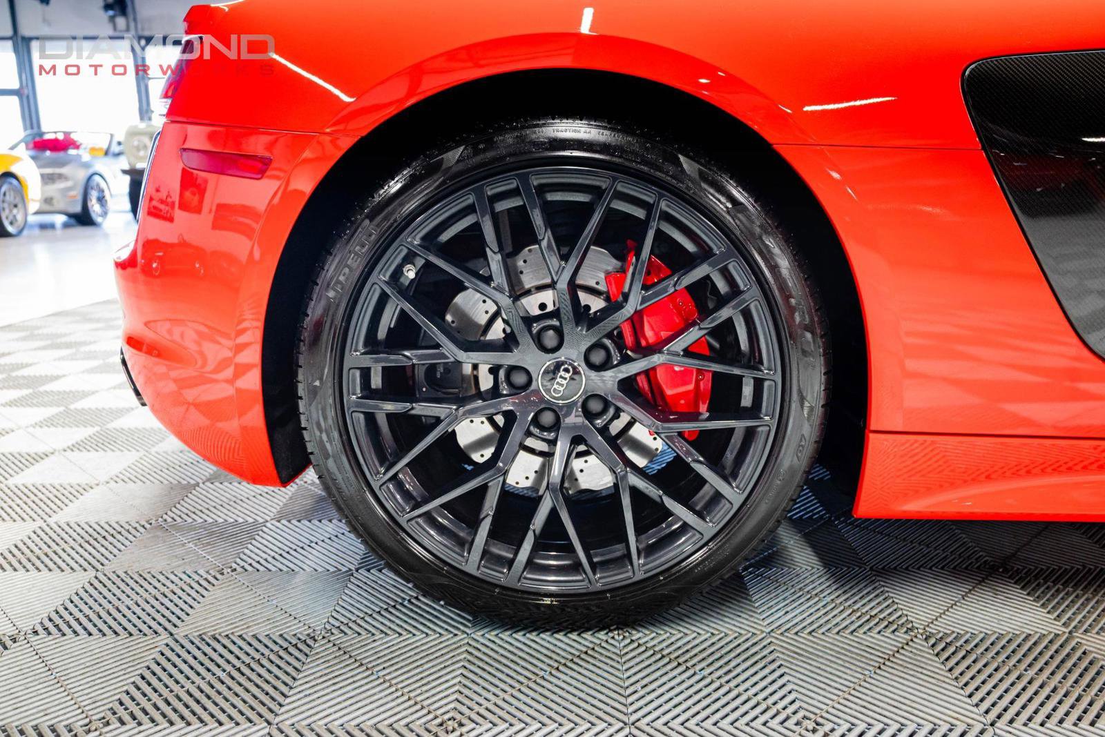 Used 2018 Audi R8 V10 w/ Carbon Exterior Package image 98