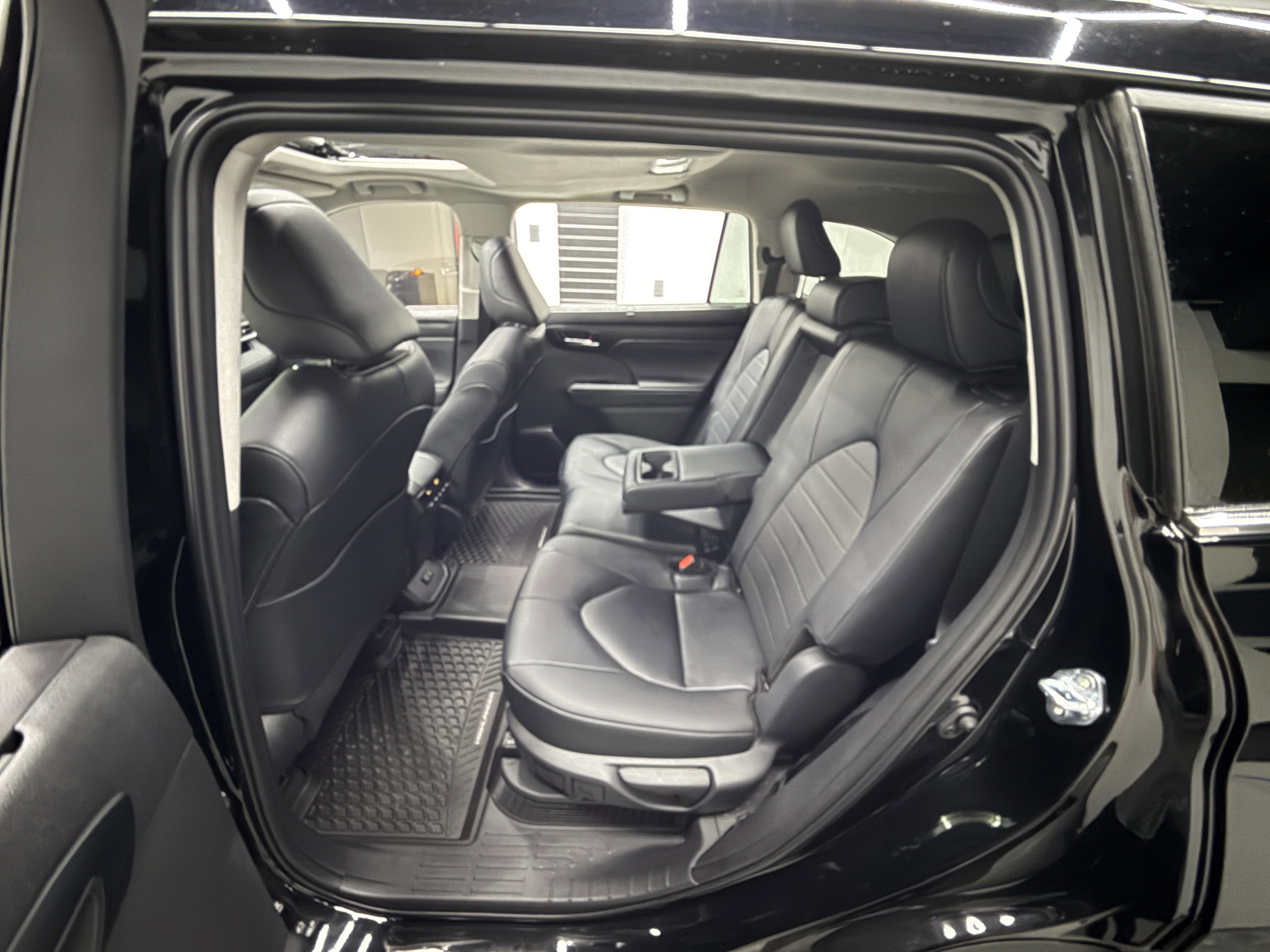 Used 2026 Toyota Highlander XLE image 25