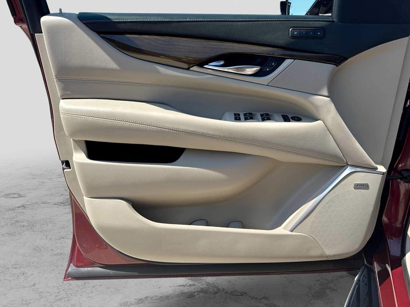 Used 2019 Cadillac Escalade Luxury w/ LPO, Radiant Package AWD/4WD image 32