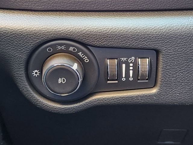 New 2026 Chrysler Pacifica Select FWD image 17