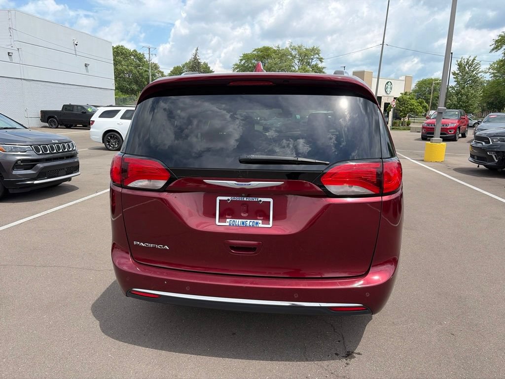 Used 2018 Chrysler Pacifica Touring-L Plus FWD image 6