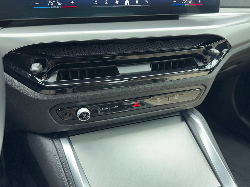 Used 2025 BMW 230i xDrive Coupe image 30