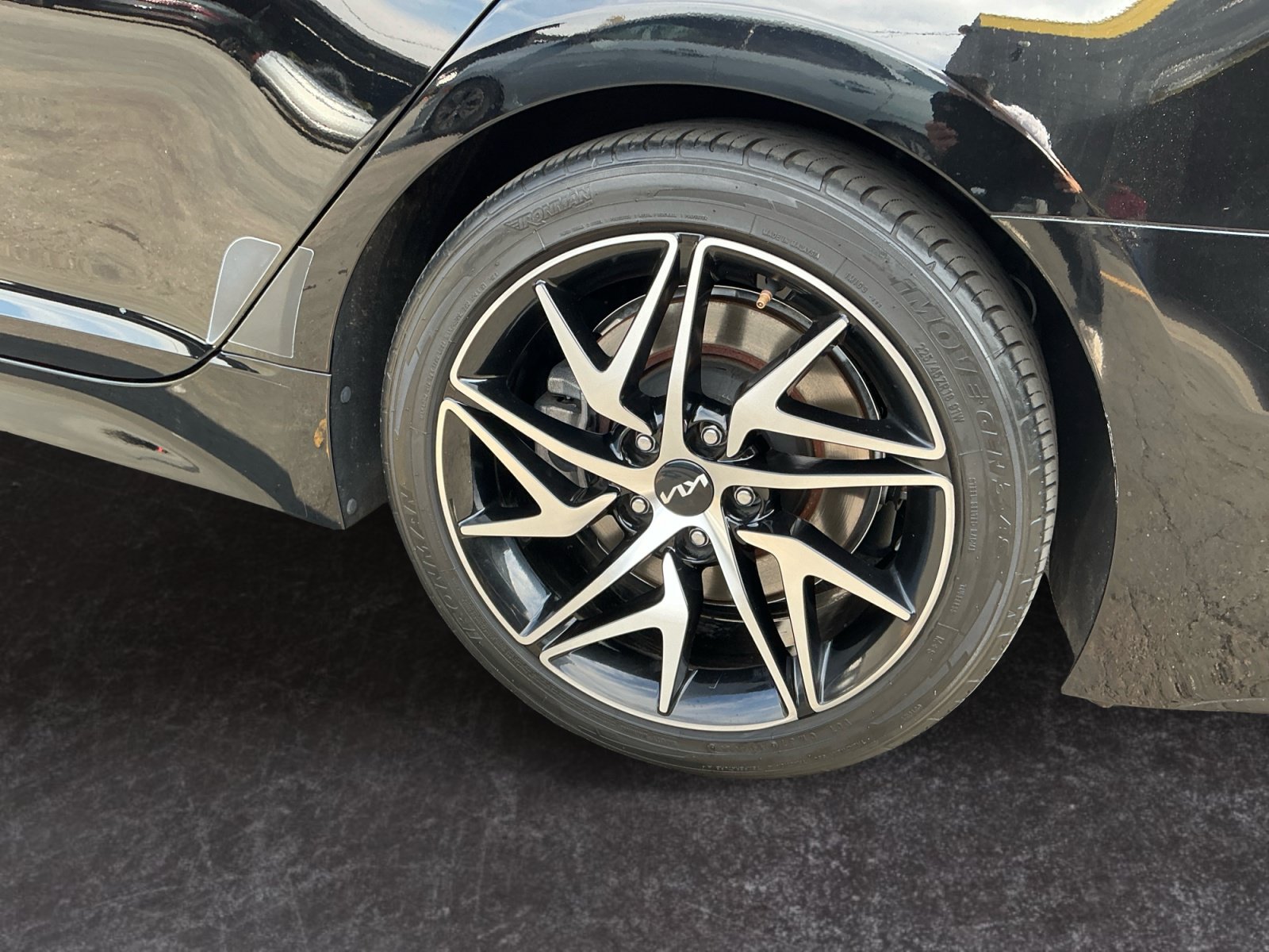 Used 2022 Kia Stinger GT-Line w/ Sun & Sound Package RWD image 9