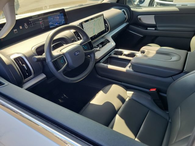 Certified 2025 Ford Expedition Active AWD/4WD image 3