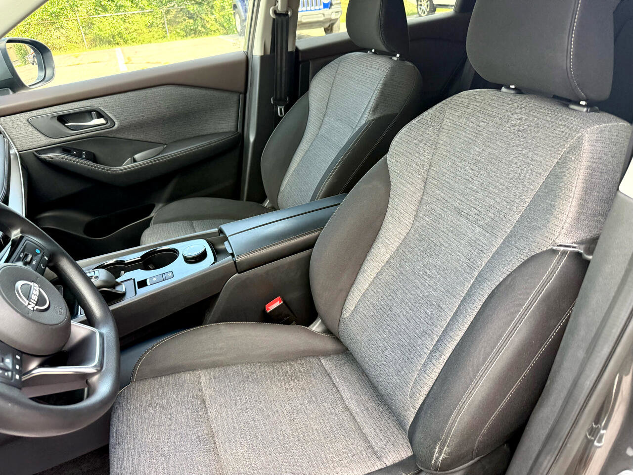 Used 2023 Nissan Rogue SV image 24
