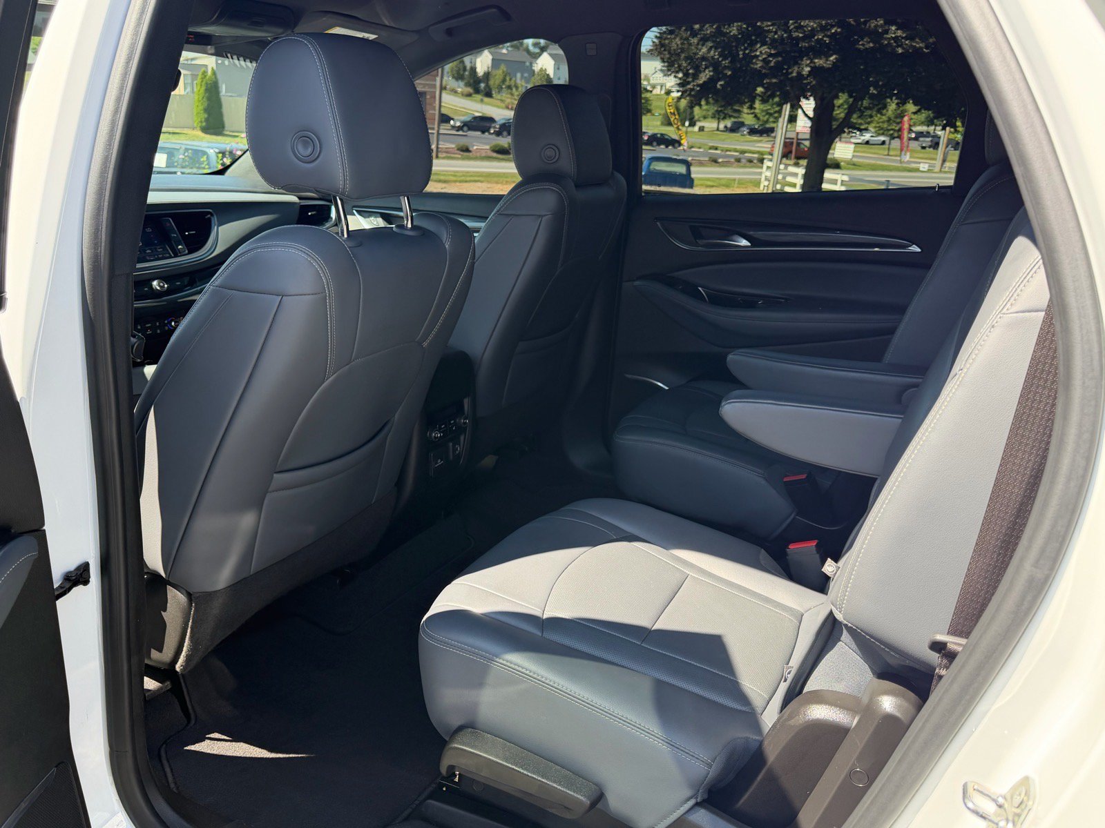 Used 2022 Buick Enclave Premium AWD/4WD image 11