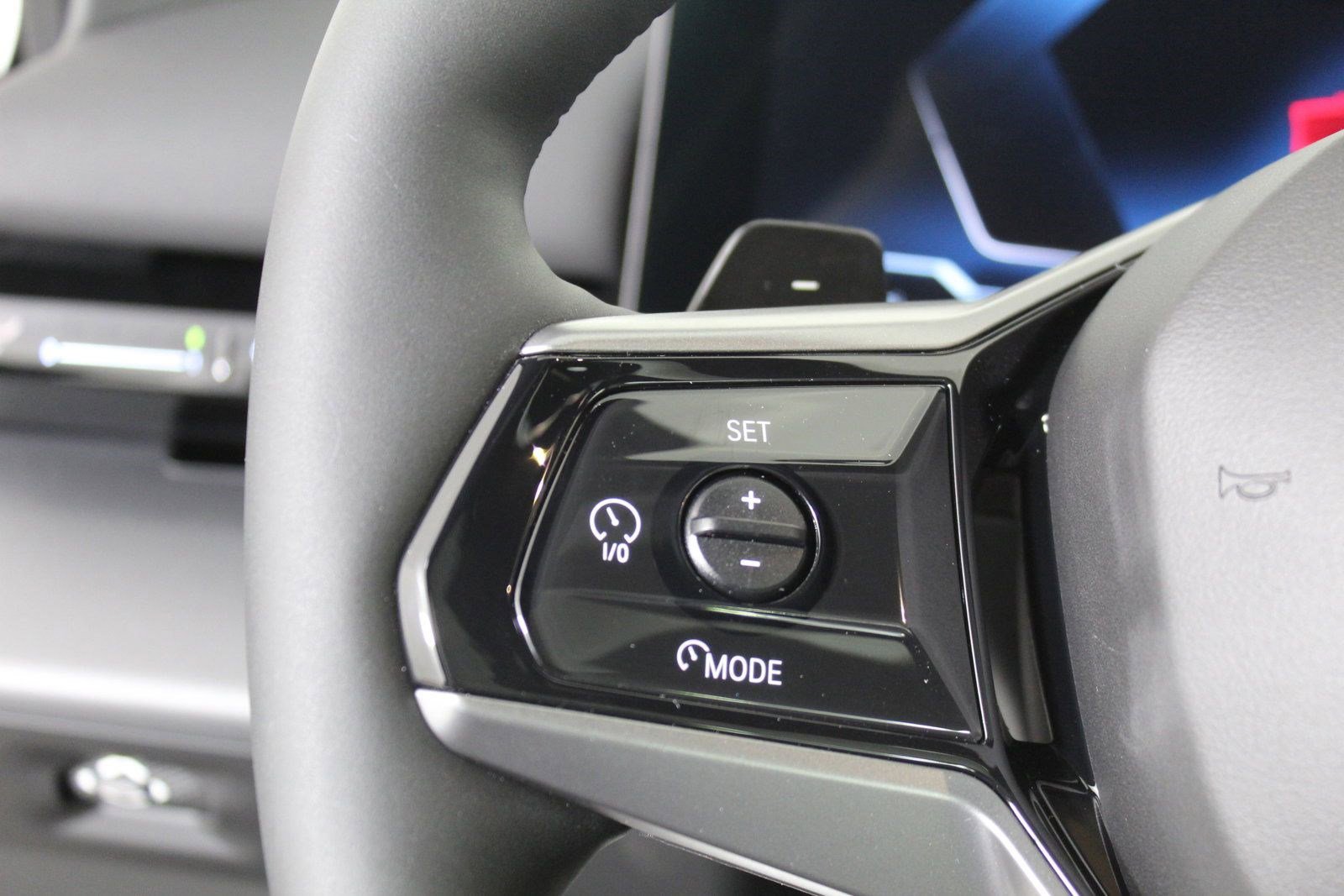 Used 2025 BMW 530i w/ Premium Package image 15