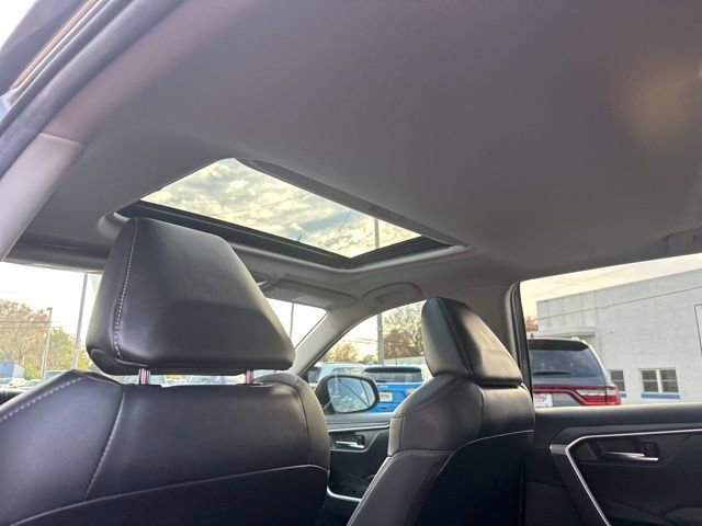 Used 2022 Toyota RAV4 XLE Premium image 23