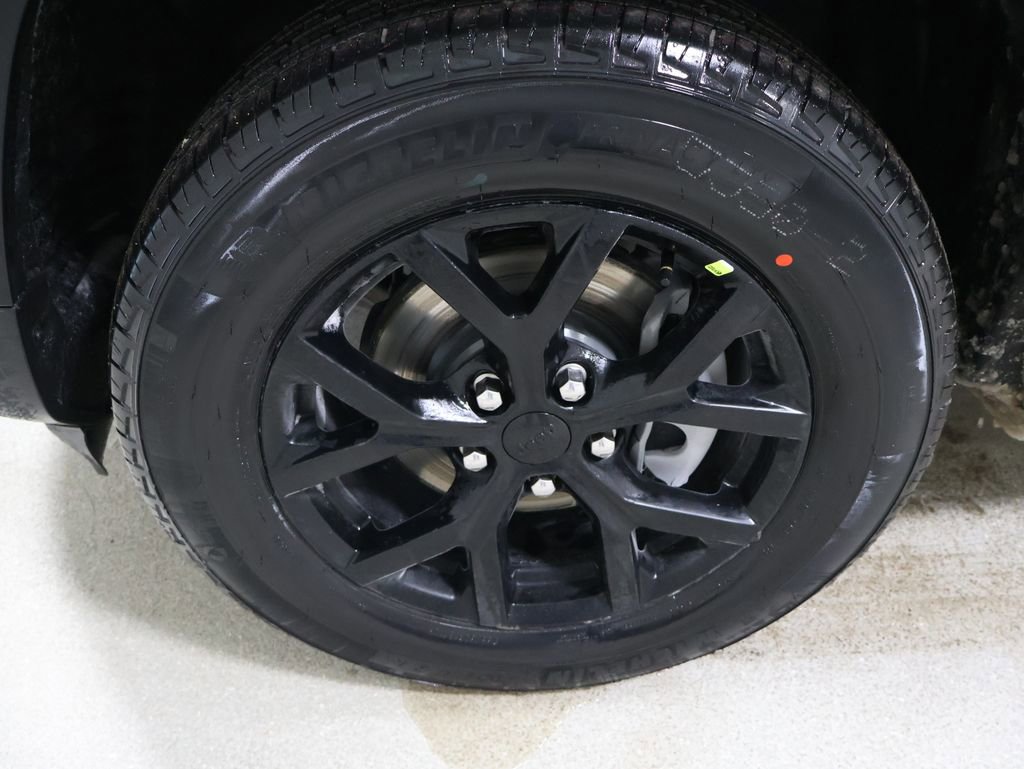 New 2026 Jeep Grand Cherokee Laredo image 8