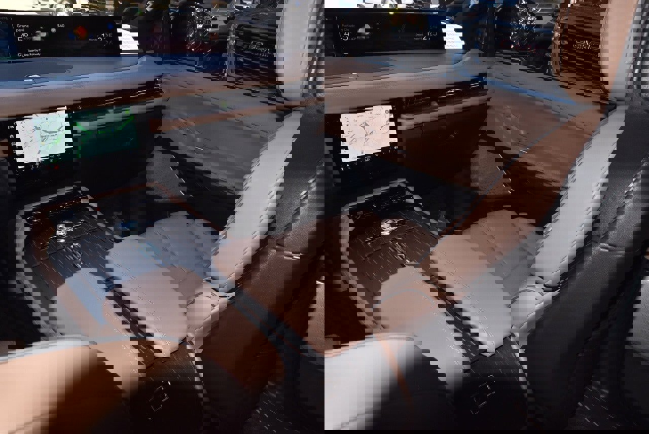 Certified 2025 Lincoln Navigator Black Label image 18