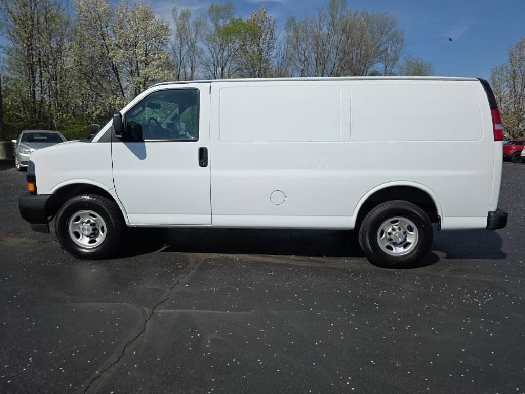 Used 2021 Chevrolet Express 2500 w/ Driver Convenience Package image 4