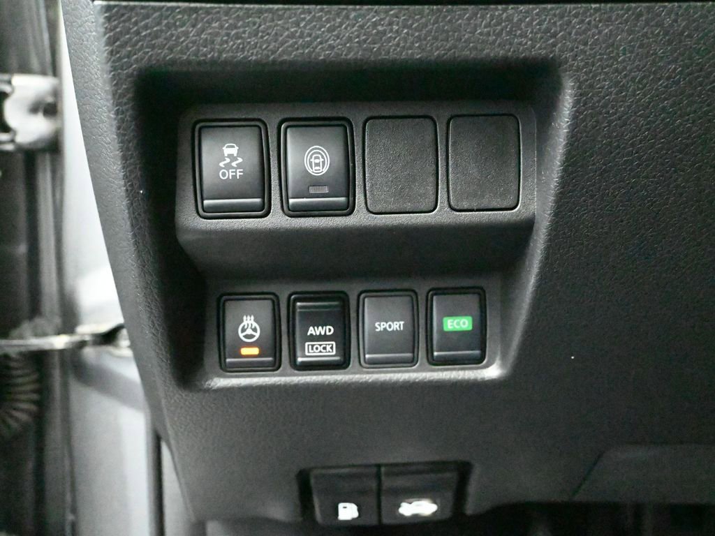 Used 2021 Nissan Rogue Sport SV image 31