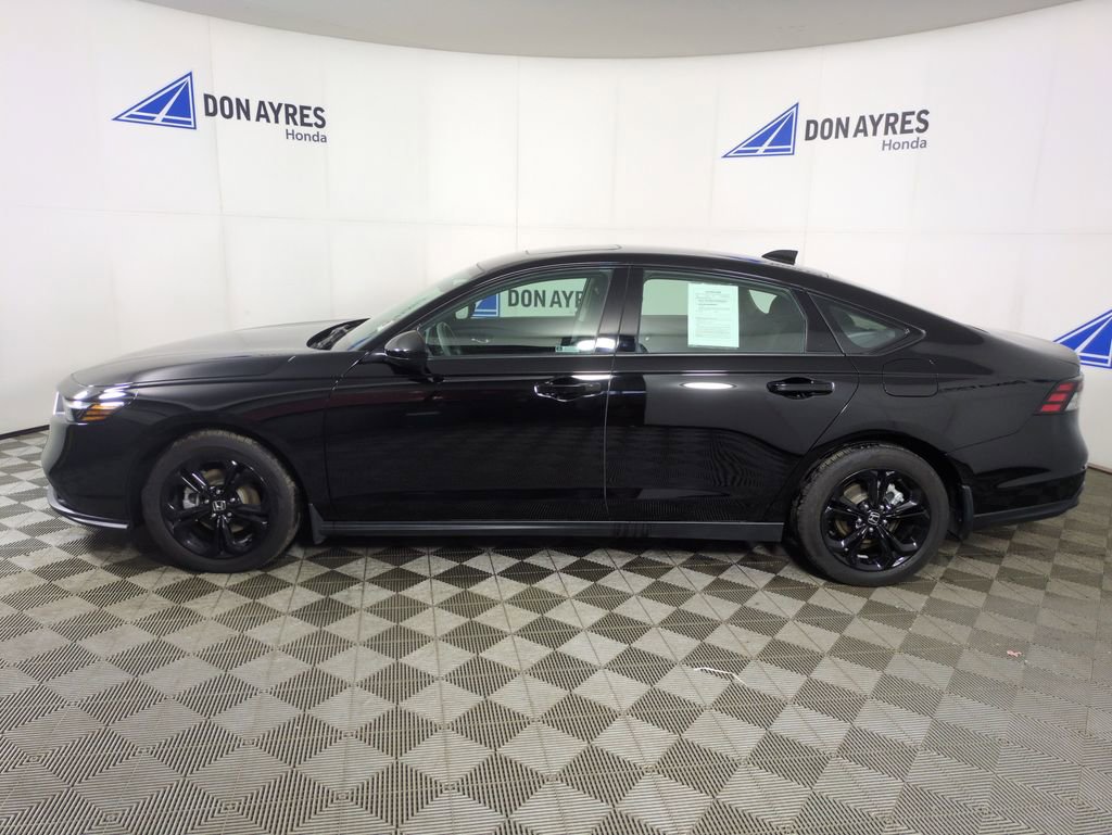 Certified 2025 Honda Accord SE image 5