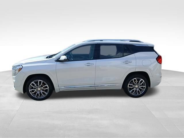 Certified 2022 GMC Terrain Denali w/ Denali Premium Package AWD/4WD image 2