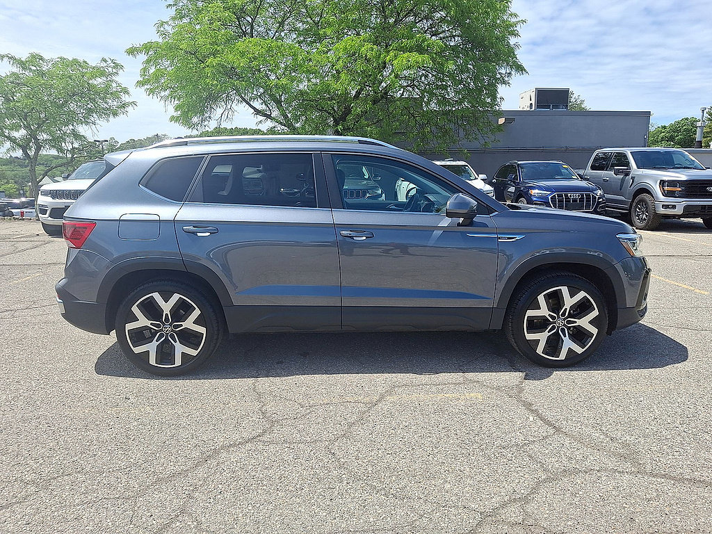 Used 2022 Volkswagen Taos SEL w/ Panoramic Sunroof Package AWD/4WD image 9