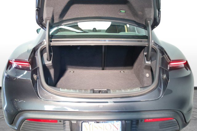 Used 2021 Porsche Taycan 4S w/ Premium Package image 23
