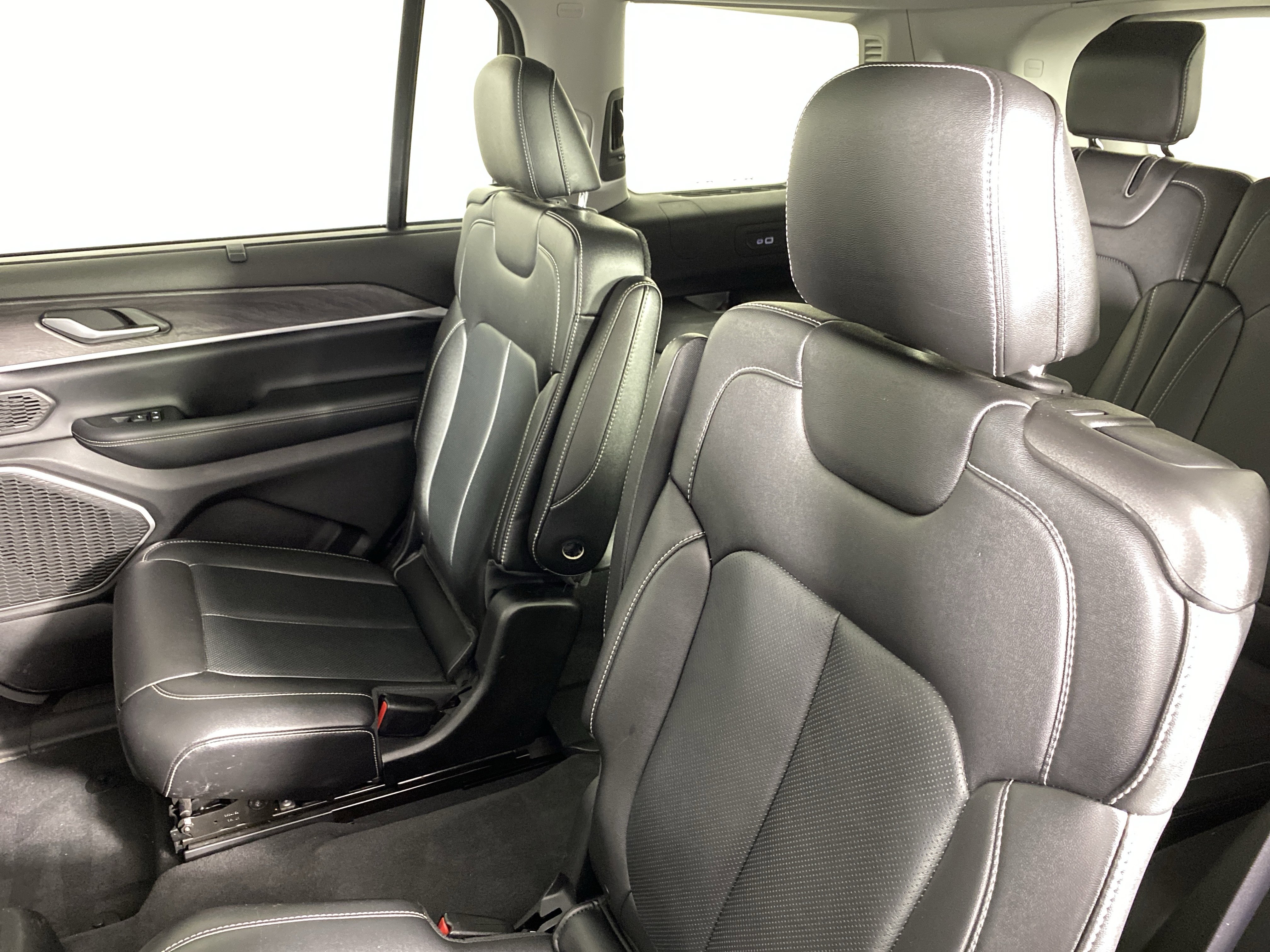 Used 2023 Jeep Grand Cherokee L Limited w/ Luxury Tech Group II image 31