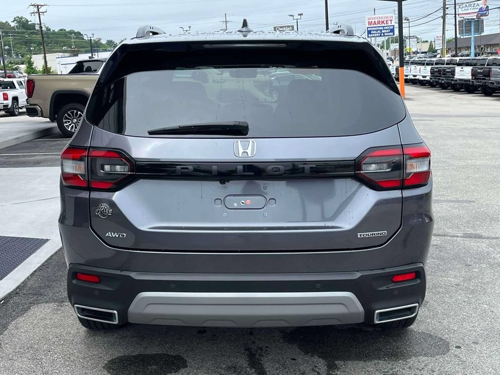 Used 2025 Honda Pilot Touring image 4