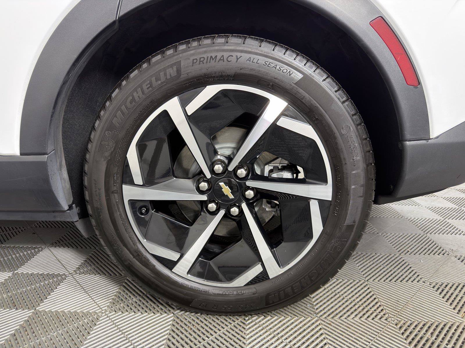 Certified 2025 Chevrolet Equinox EV LT FWD image 17
