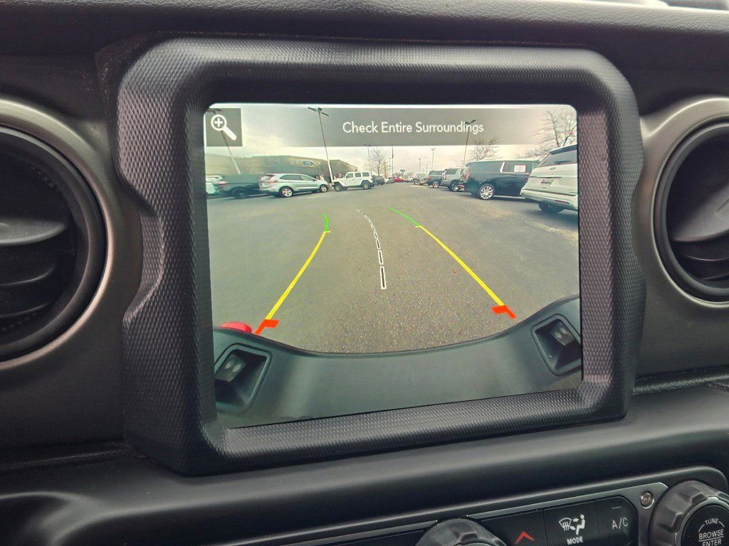 Used 2021 Jeep Gladiator Willys AWD/4WD image 21