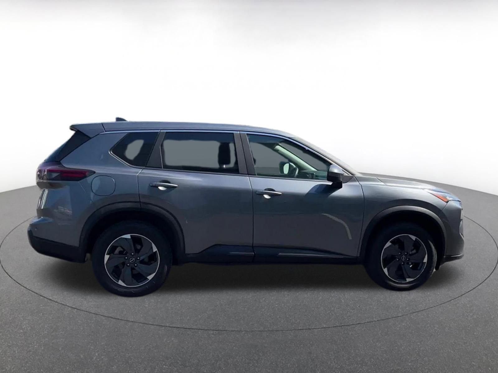 Used 2025 Nissan Rogue SV FWD image 16