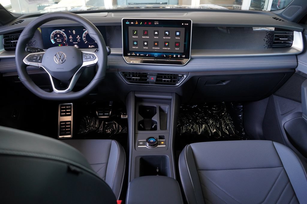 New 2026 Volkswagen Tiguan SE R-Line FWD image 15