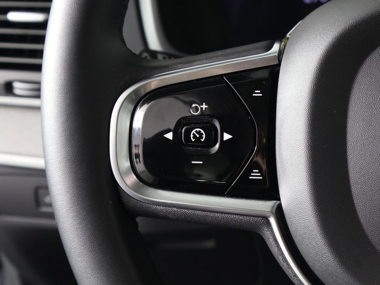Certified 2024 Volvo XC90 B6 Ultimate AWD/4WD image 10