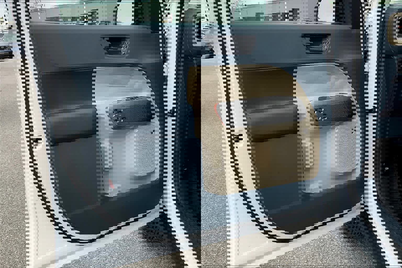 Certified 2025 Ford Maverick Lariat w/ 4K Tow Package image 21