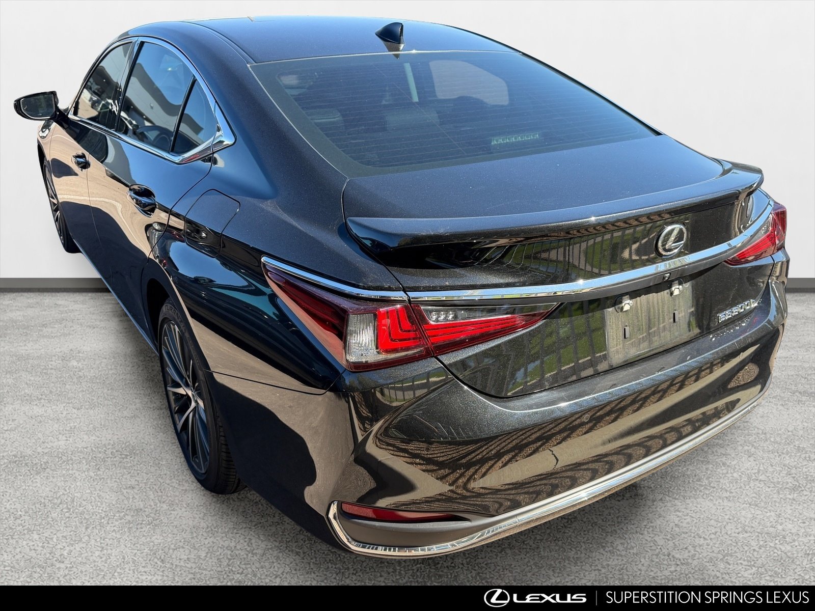 Used 2023 Lexus ES 300h w/ Premium Package FWD image 4