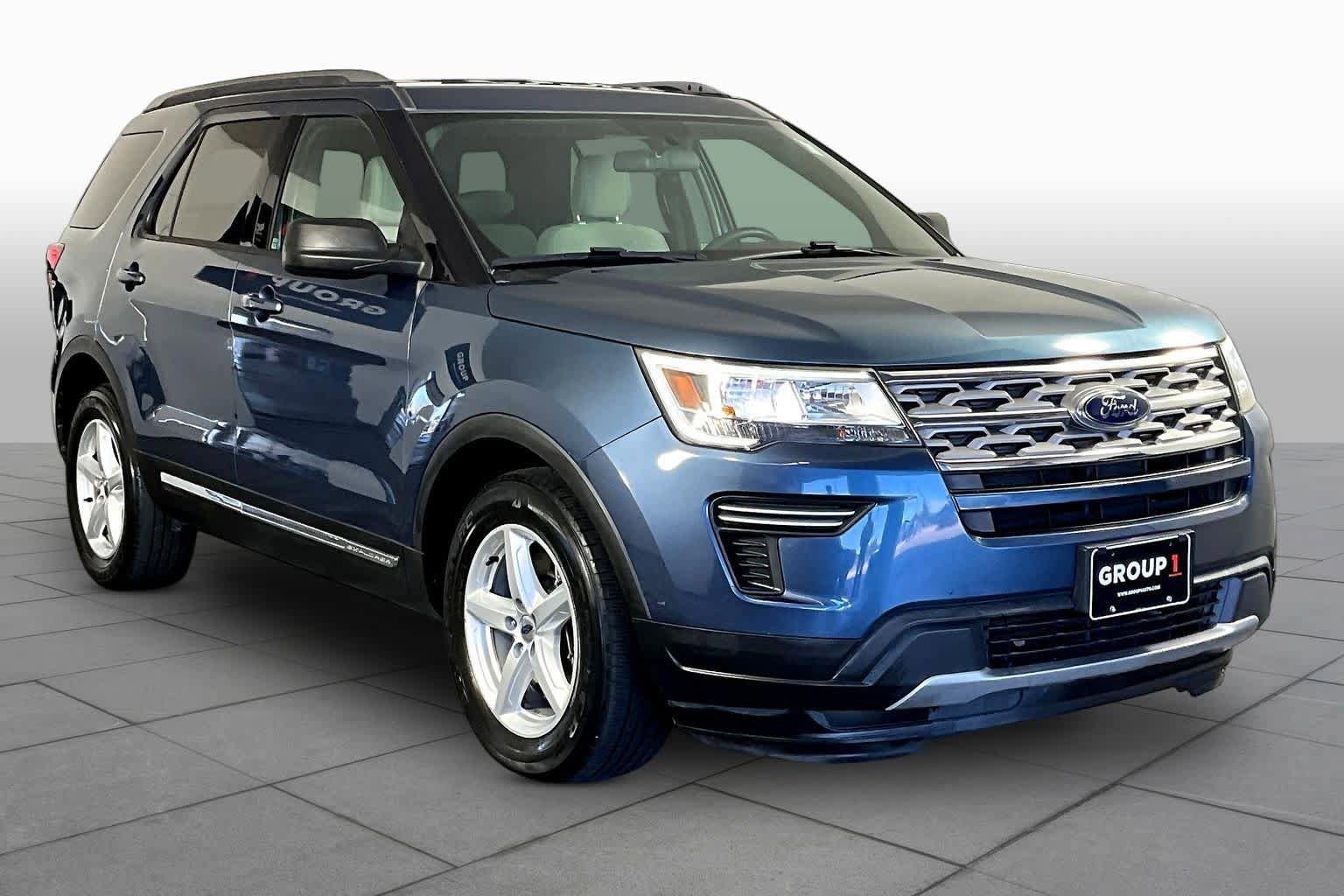 Used 2018 Ford Explorer XLT image 3