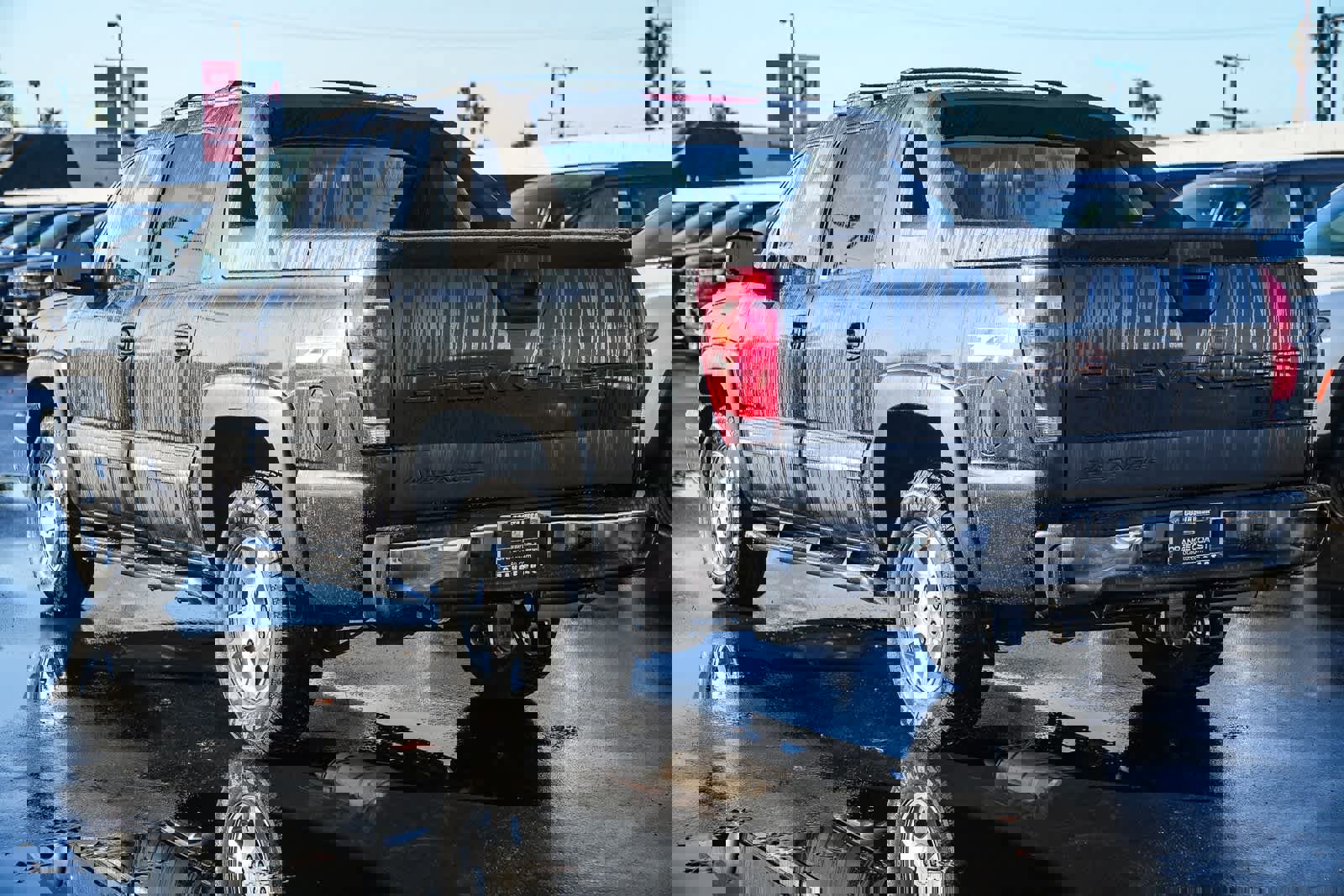 Used 2005 Chevrolet Avalanche Z71 w/ Sun And Sound Package image 5