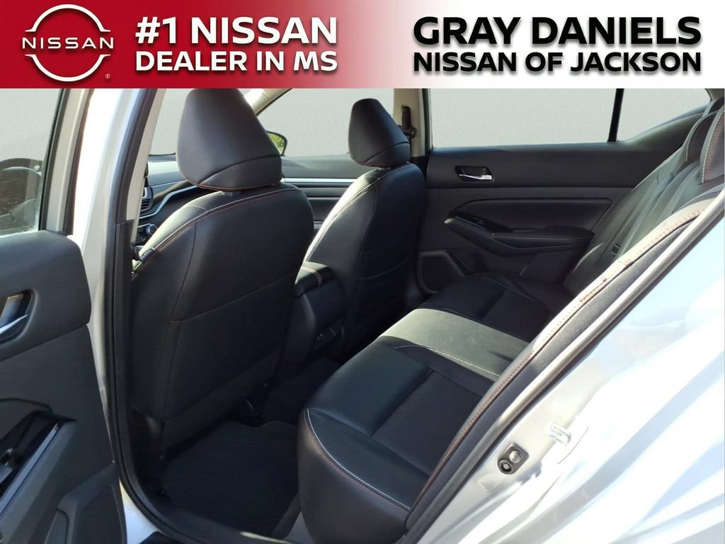 Used 2024 Nissan Altima 2.5 SR w/ SR Premium Package FWD image 27