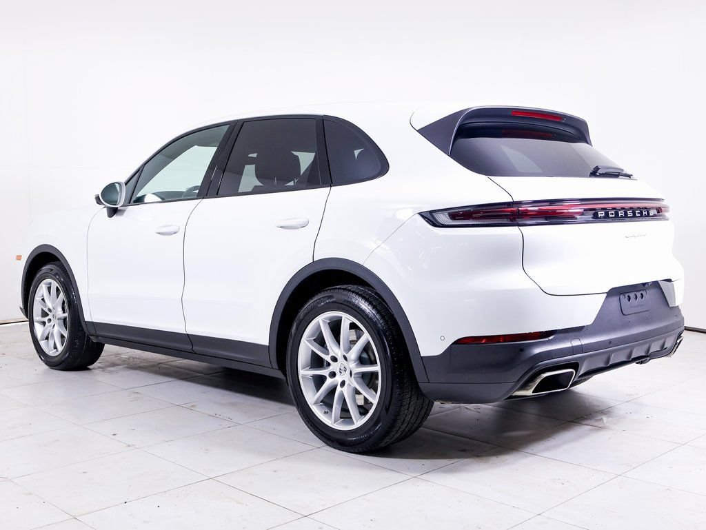 Certified 2025 Porsche Cayenne AWD/4WD image 3