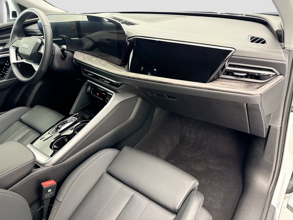 Certified 2025 Audi Q5 Premium Plus w/ Premium Plus AWD/4WD image 16