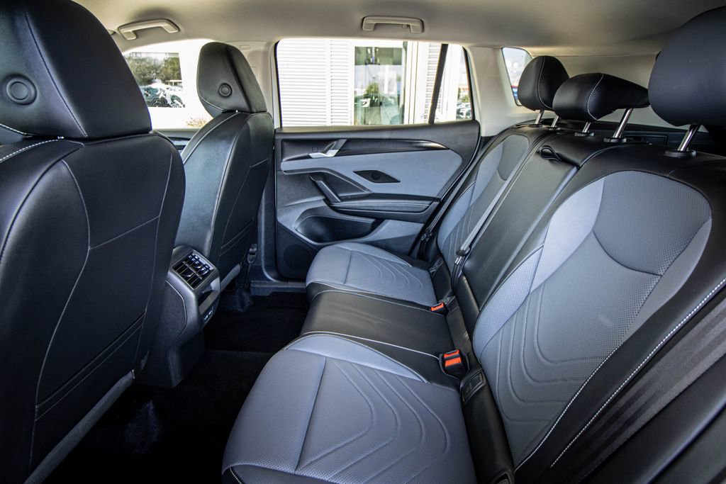 Certified 2025 Volkswagen Tiguan SE image 28