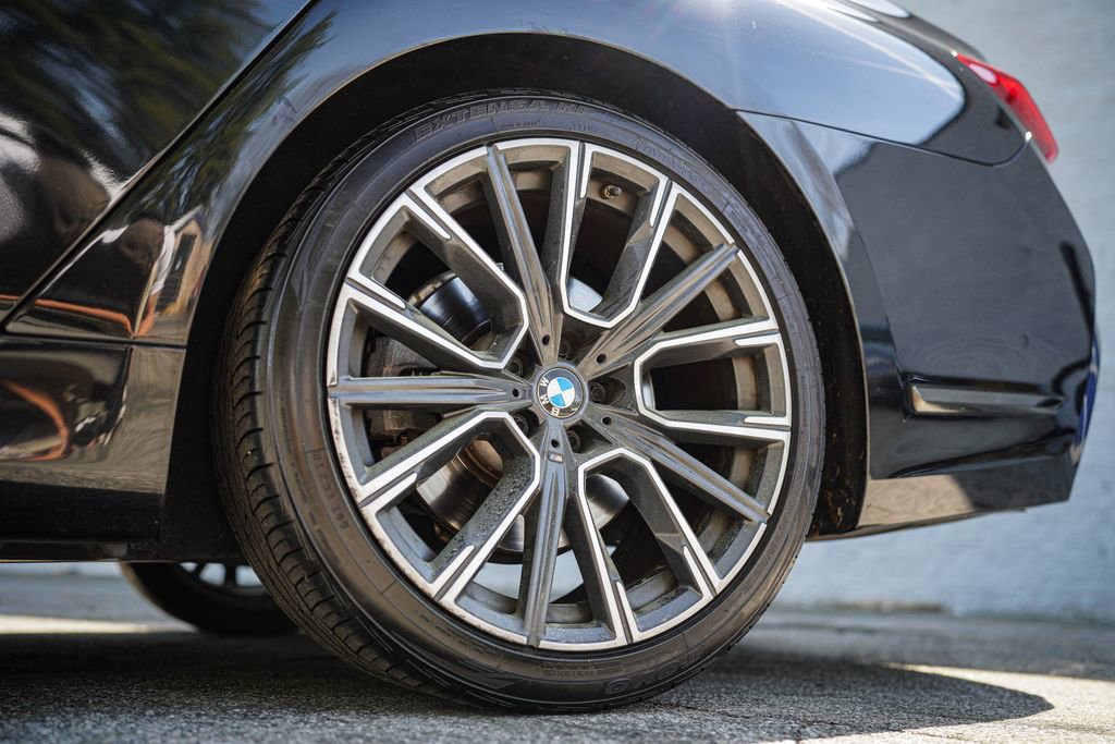 Used 2022 BMW 740i w/ M Sport Package RWD image 19