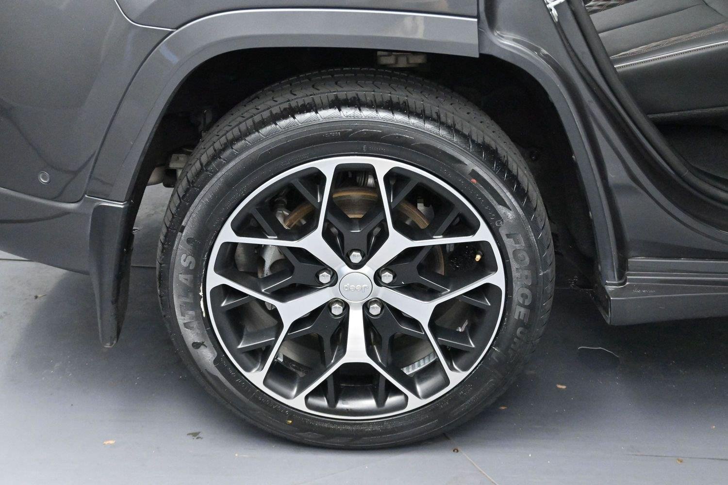 Used 2022 Jeep Grand Cherokee Summit AWD/4WD image 32