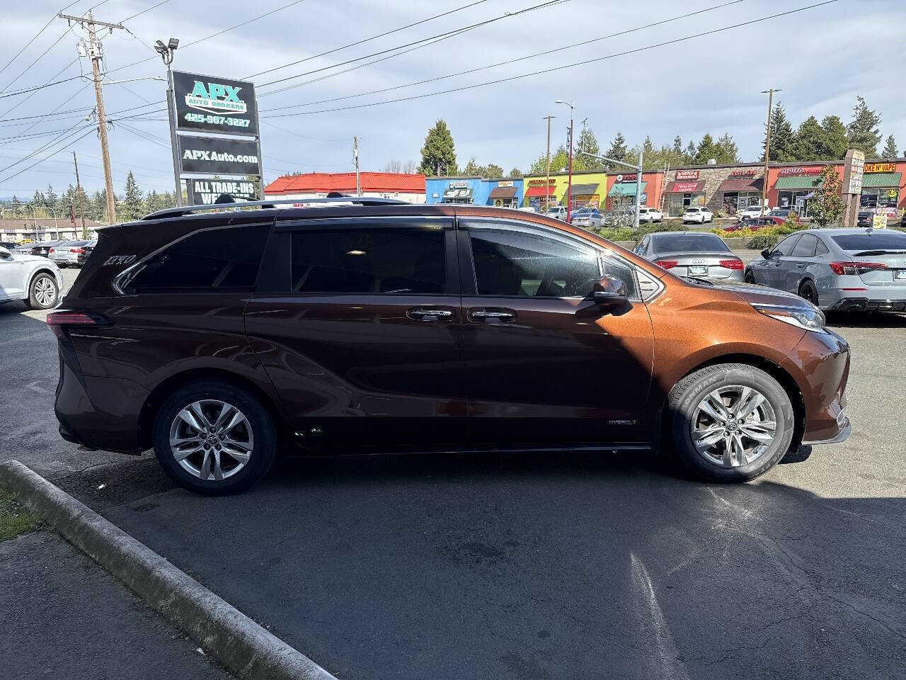 Used 2021 Toyota Sienna Limited FWD image 10