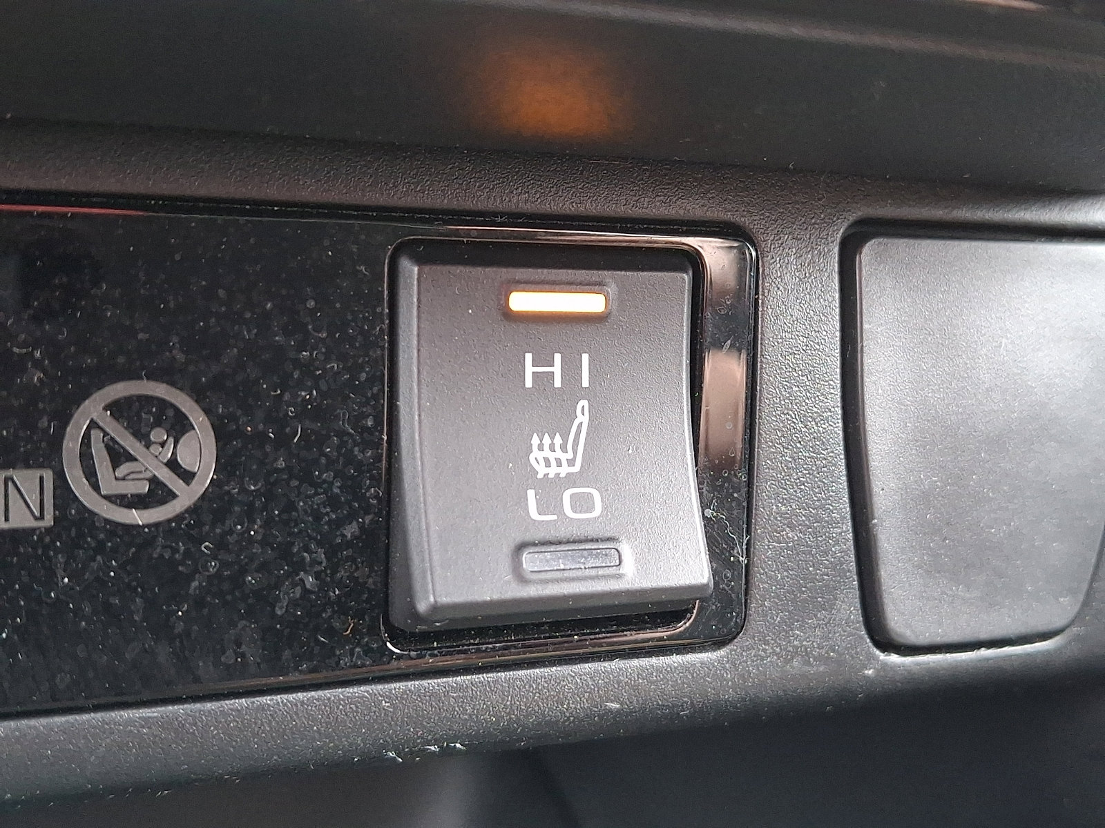 Used 2023 Toyota RAV4 SE w/ Weather & Moonroof Package image 25