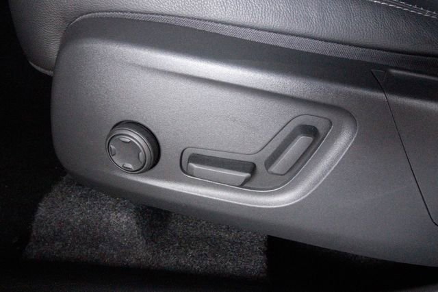 Certified 2025 Volvo XC40 B5 Ultra w/ Protection Package Premier image 15