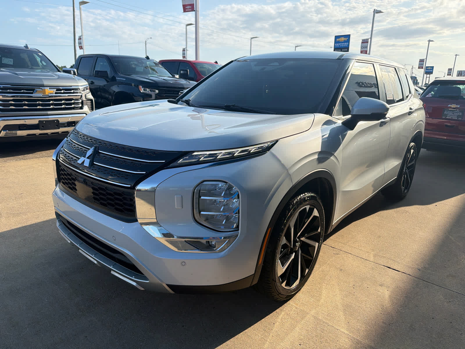Used 2024 Mitsubishi Outlander SE AWD/4WD image 2
