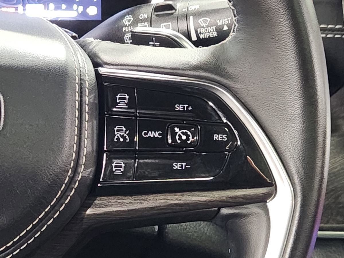 Used 2021 Jeep Grand Cherokee L Overland w/ Luxury Tech Group IV AWD/4WD image 47