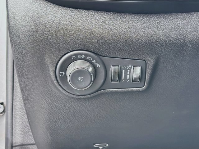 Used 2022 Jeep Compass Trailhawk w/ Trailhawk Convenience Group AWD/4WD image 11
