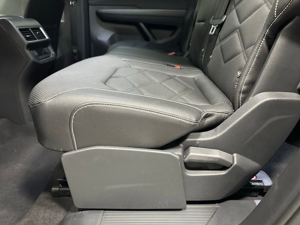 Used 2025 Volkswagen Atlas SE AWD/4WD image 45